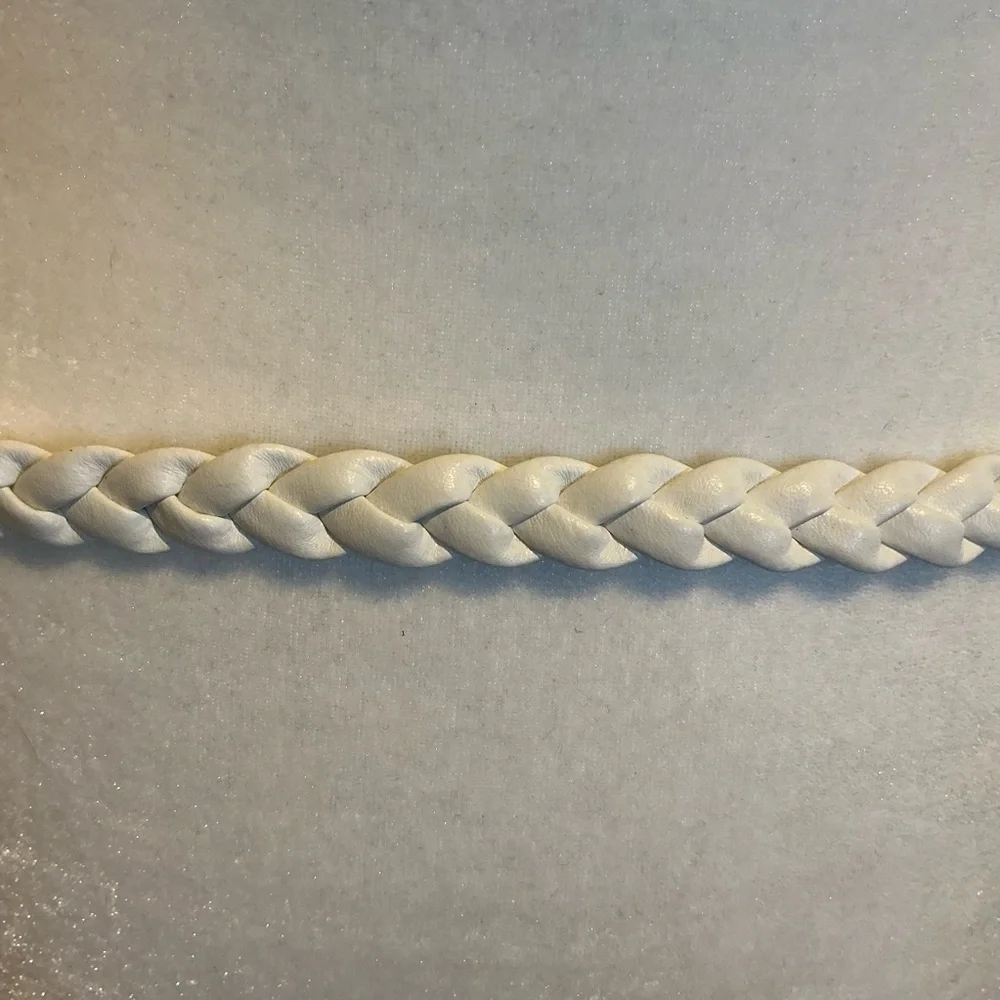 🐸 White Faux Leather Braided Belt